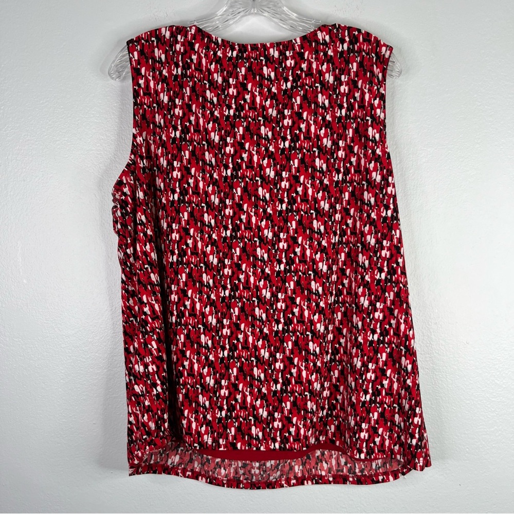 Jones Studio Top Women's 1X Red Black Abstract Keyhole Sleeveless Career Blouse - Picture 8 of 13